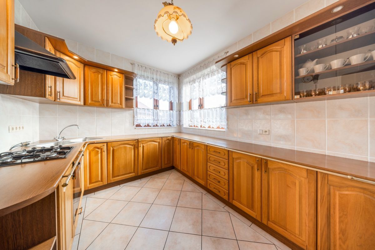 Dom 6 pokojowe na Sprzedaż