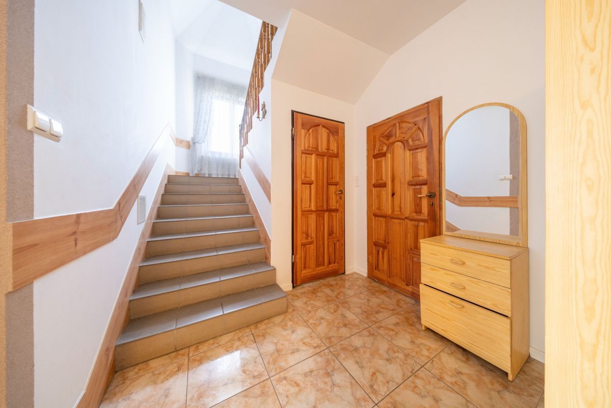 Dom 6 pokojowe na Sprzedaż