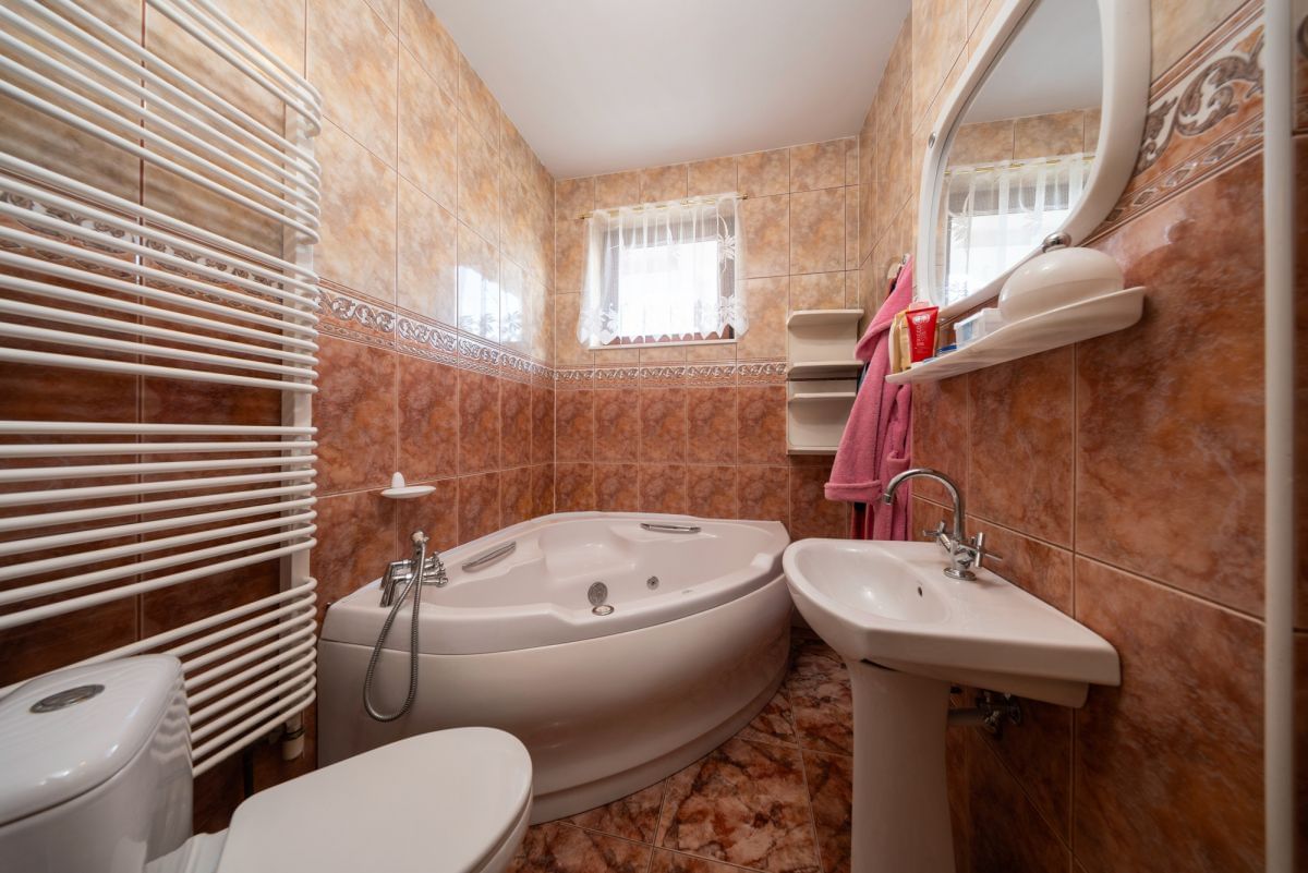 Dom 6 pokojowe na Sprzedaż