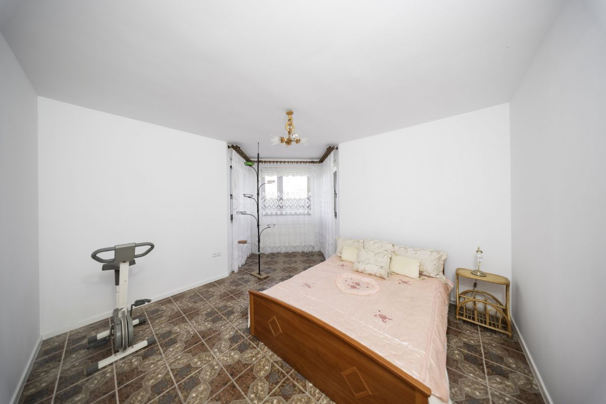 Dom 6 pokojowe na Sprzedaż