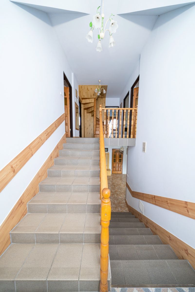 Dom 6 pokojowe na Sprzedaż