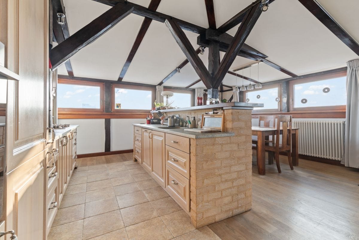 Mieszkanie 9 pokojowe na Sprzedaż