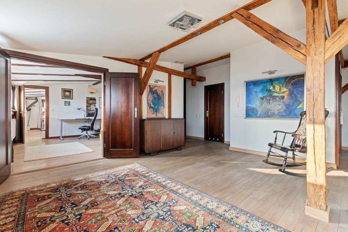 Mieszkanie 9 pokojowe na Sprzedaż