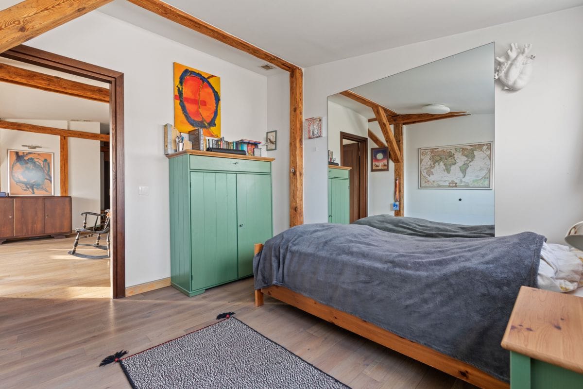 Mieszkanie 9 pokojowe na Sprzedaż