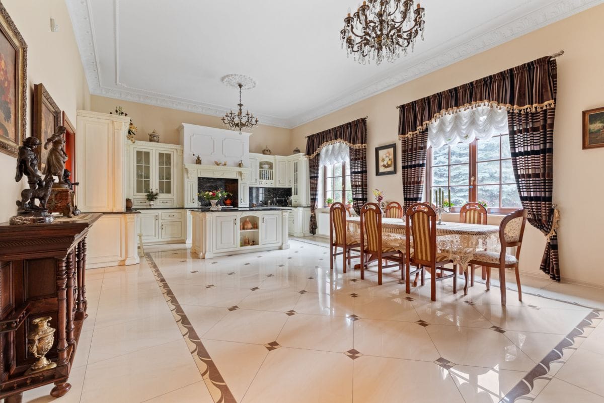 Dom 7 pokojowe na Sprzedaż