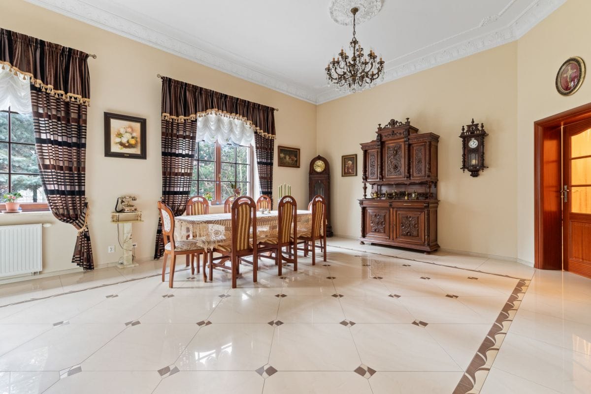 Dom 7 pokojowe na Sprzedaż