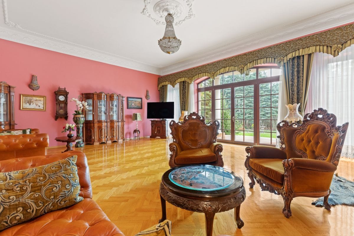 Dom 7 pokojowe na Sprzedaż