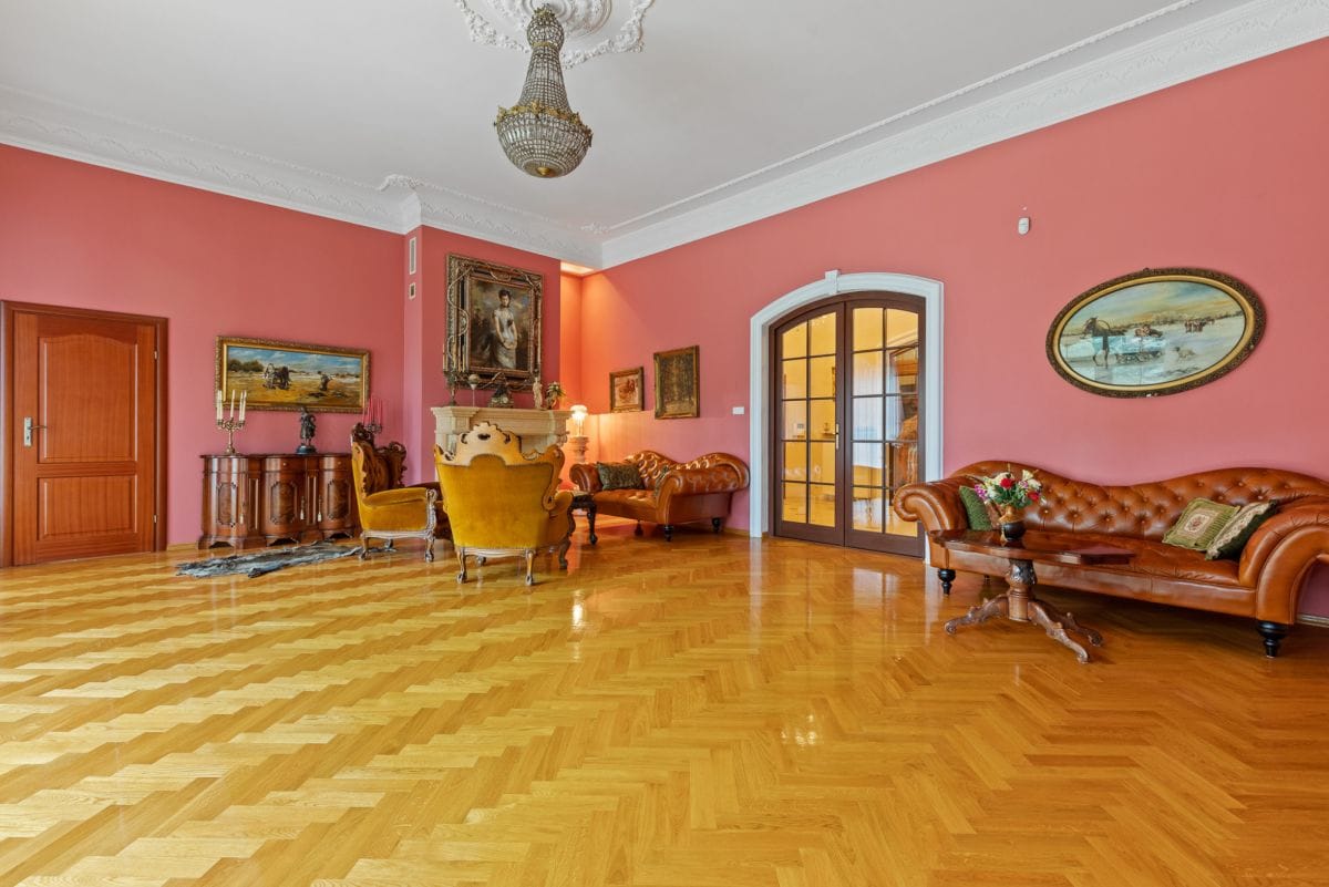 Dom 7 pokojowe na Sprzedaż