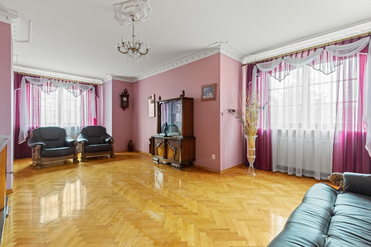 Dom 7 pokojowe na Sprzedaż