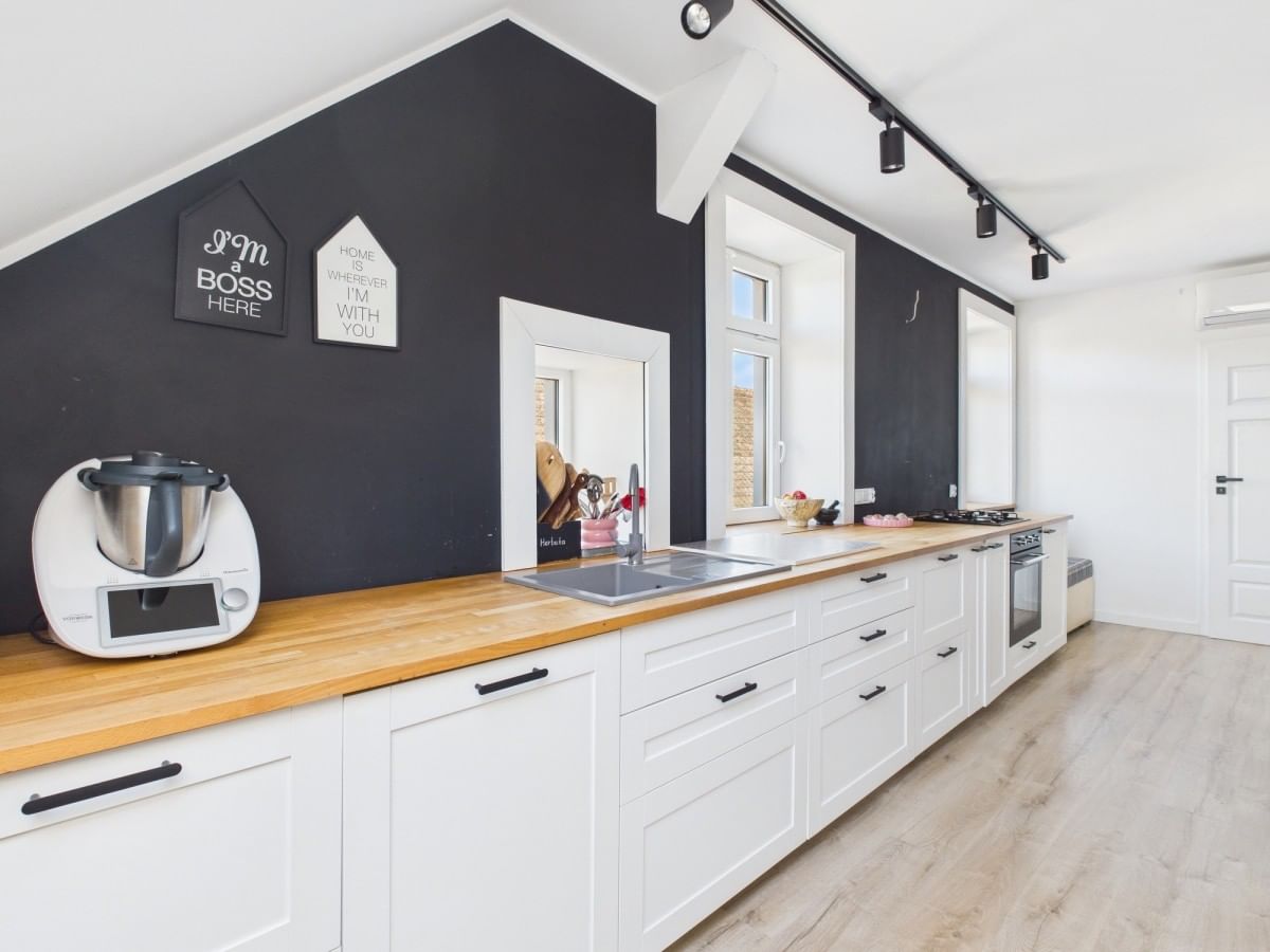 Dom 10 pokojowe na Sprzedaż