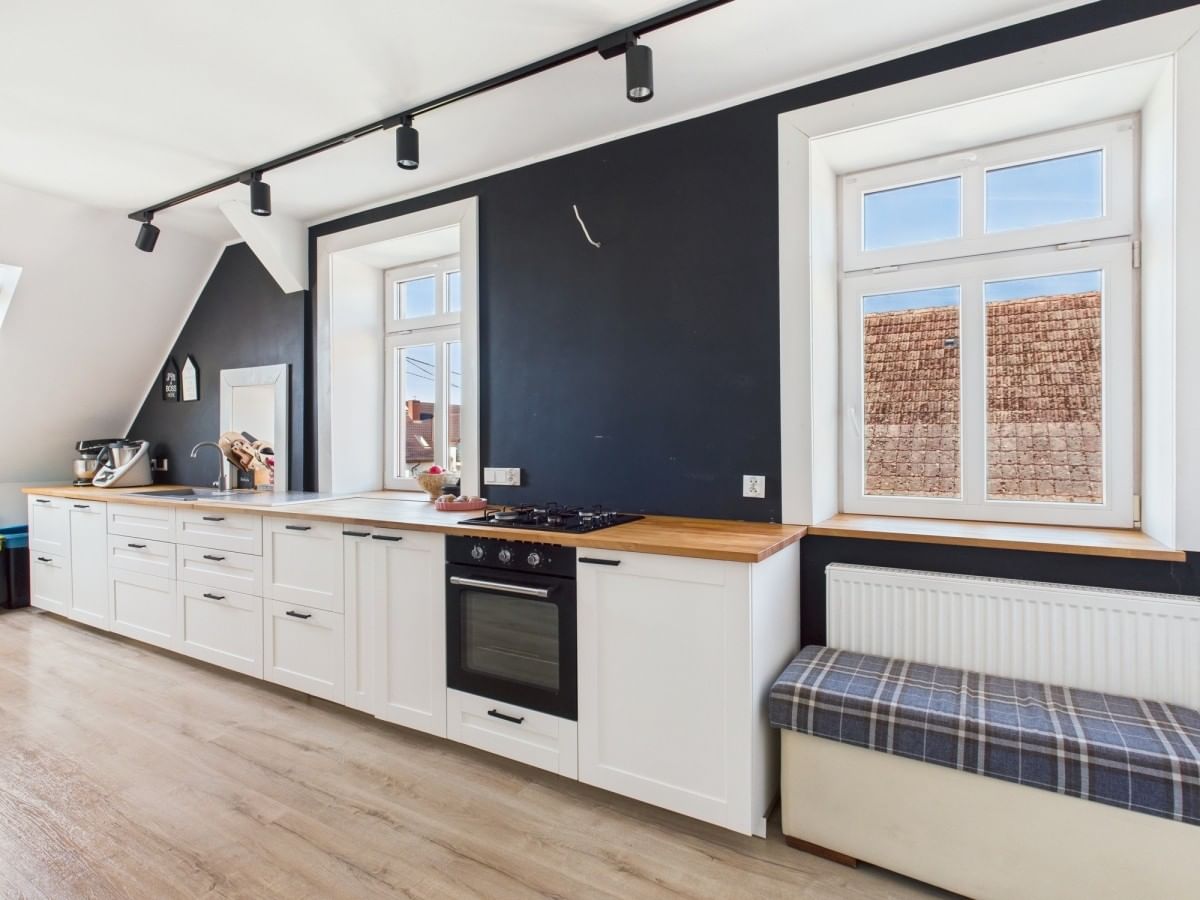 Dom 10 pokojowe na Sprzedaż