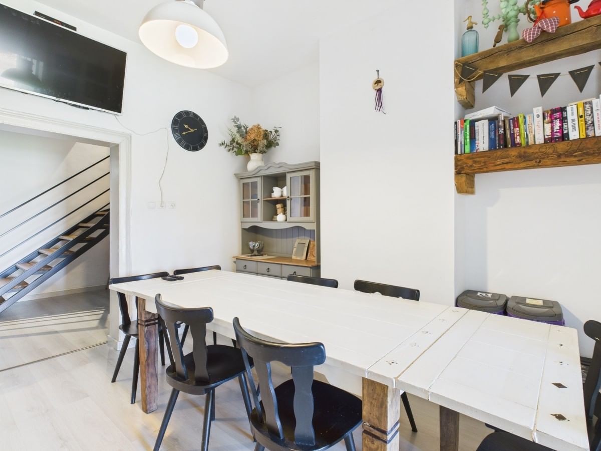 Dom 10 pokojowe na Sprzedaż