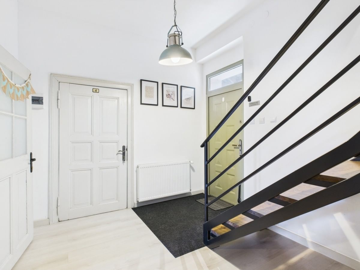 Dom 10 pokojowe na Sprzedaż