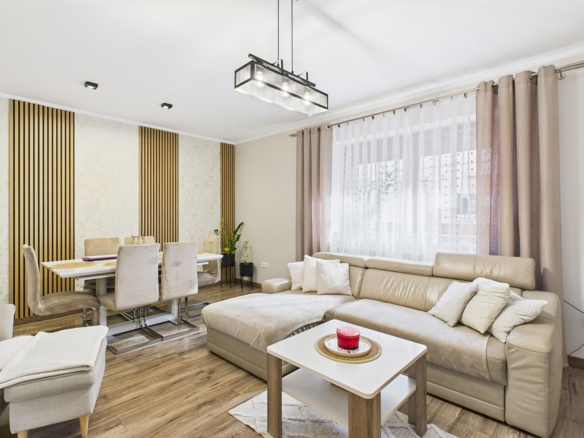 Lokal użytkowy  pokojowe na Sprzedaż