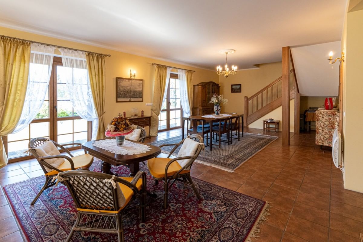 Dom 6 pokojowe na Sprzedaż