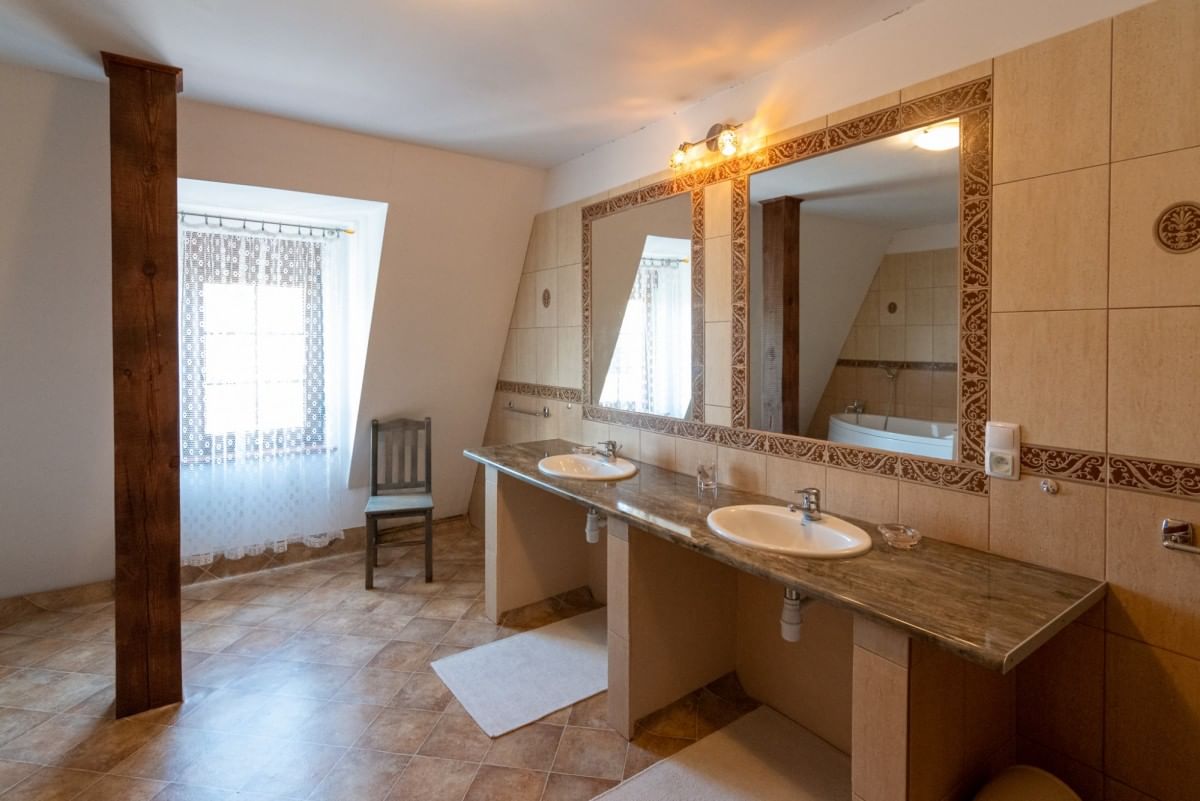 Dom 6 pokojowe na Sprzedaż