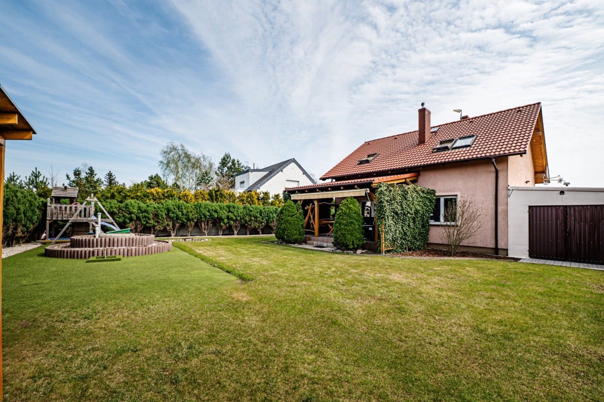 Dom 5 pokojowe na Sprzedaż