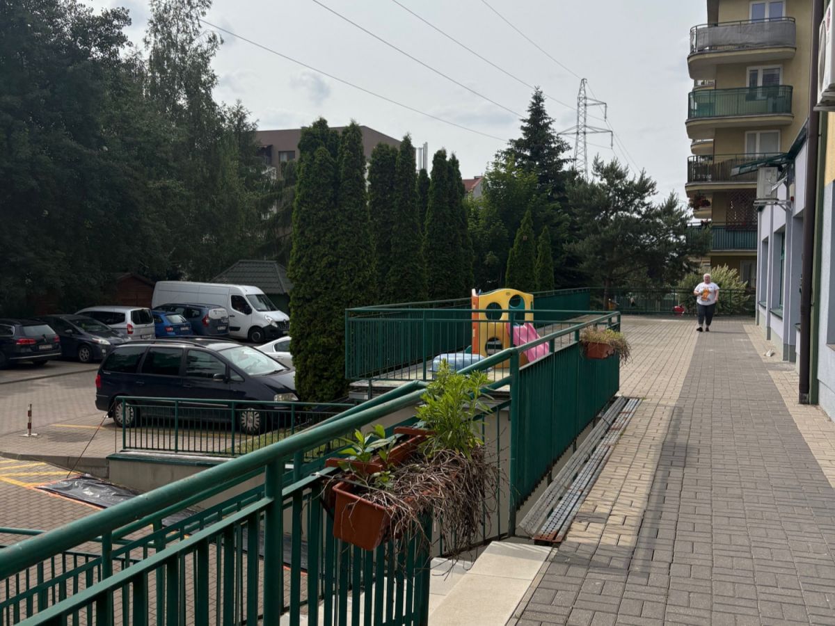 Lokal użytkowy  pokojowe na Sprzedaż