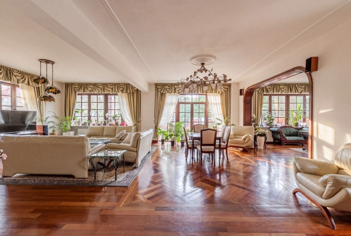 Dom 10 pokojowe na Sprzedaż