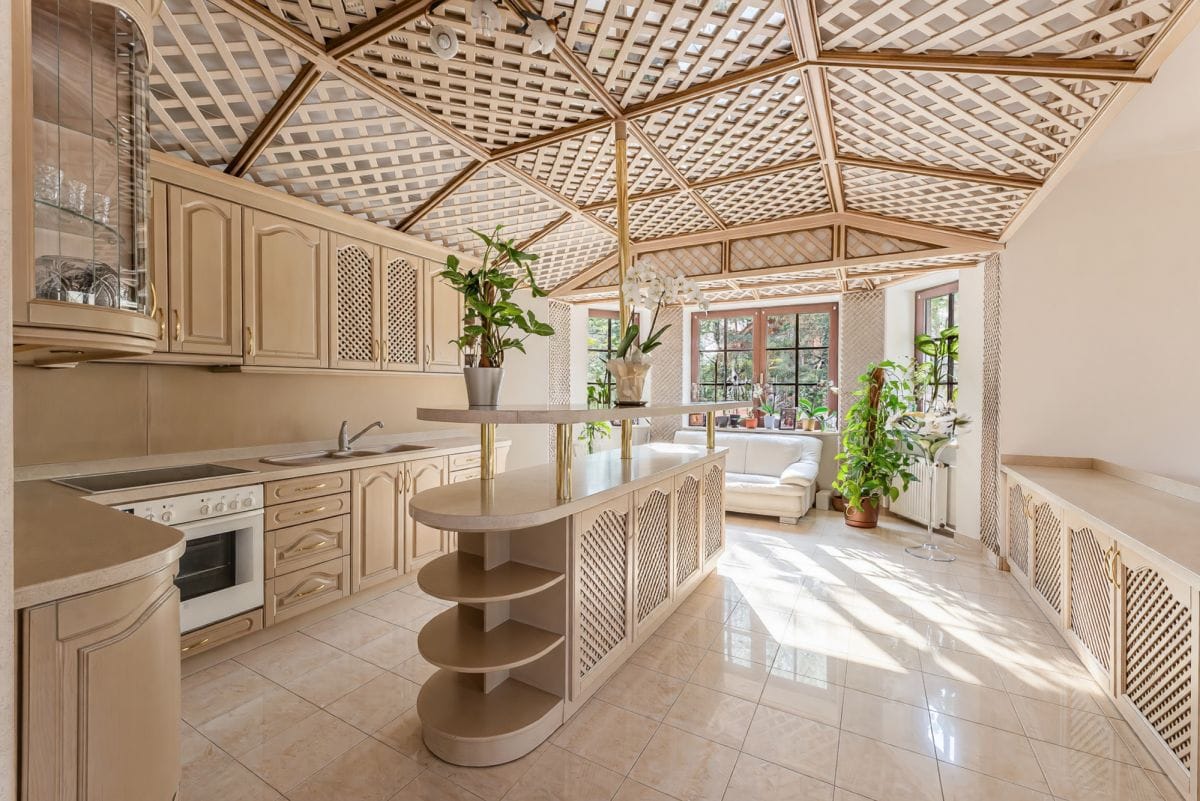 Dom 10 pokojowe na Sprzedaż