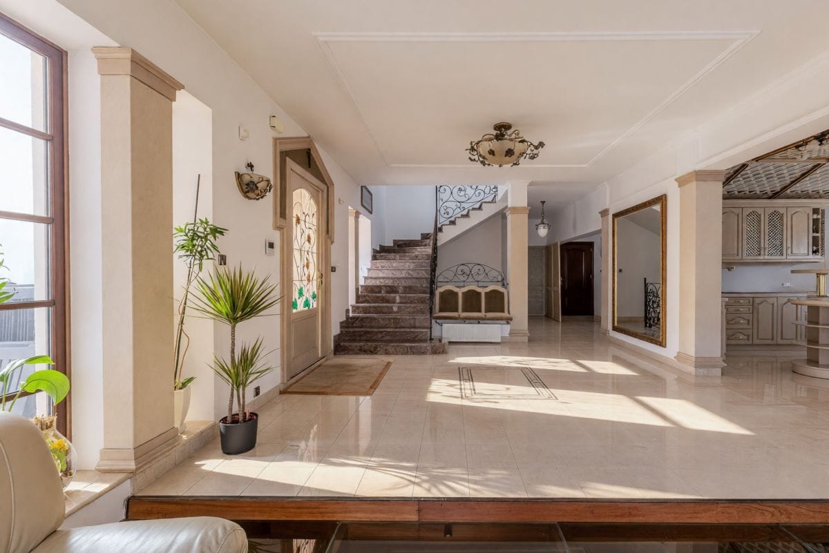 Dom 10 pokojowe na Sprzedaż