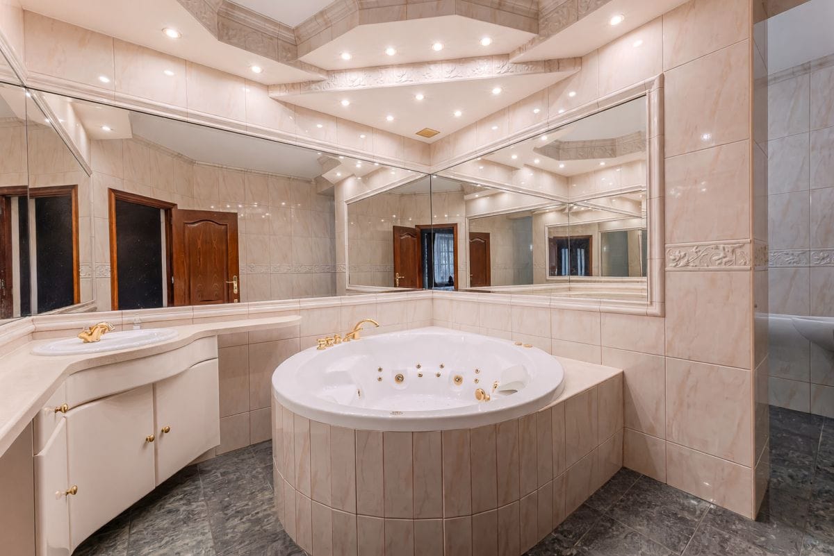 Dom 10 pokojowe na Sprzedaż