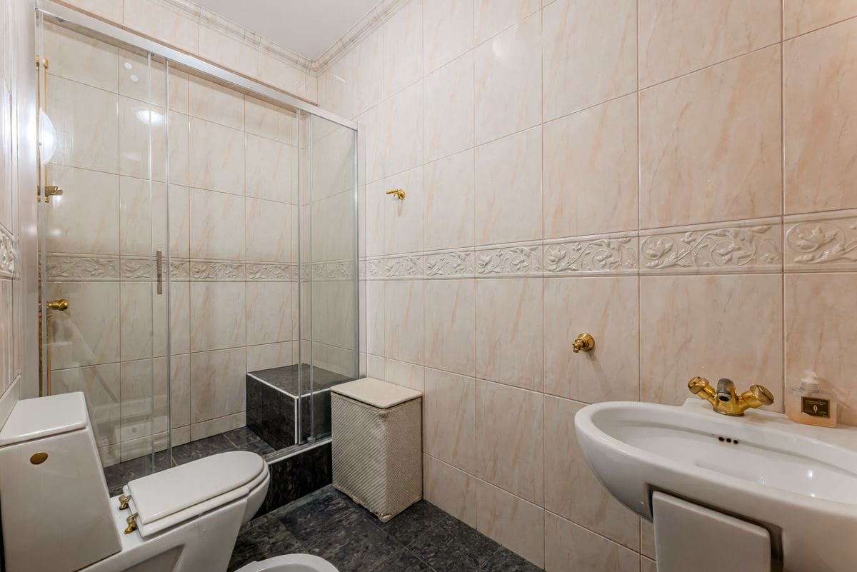 Dom 10 pokojowe na Sprzedaż