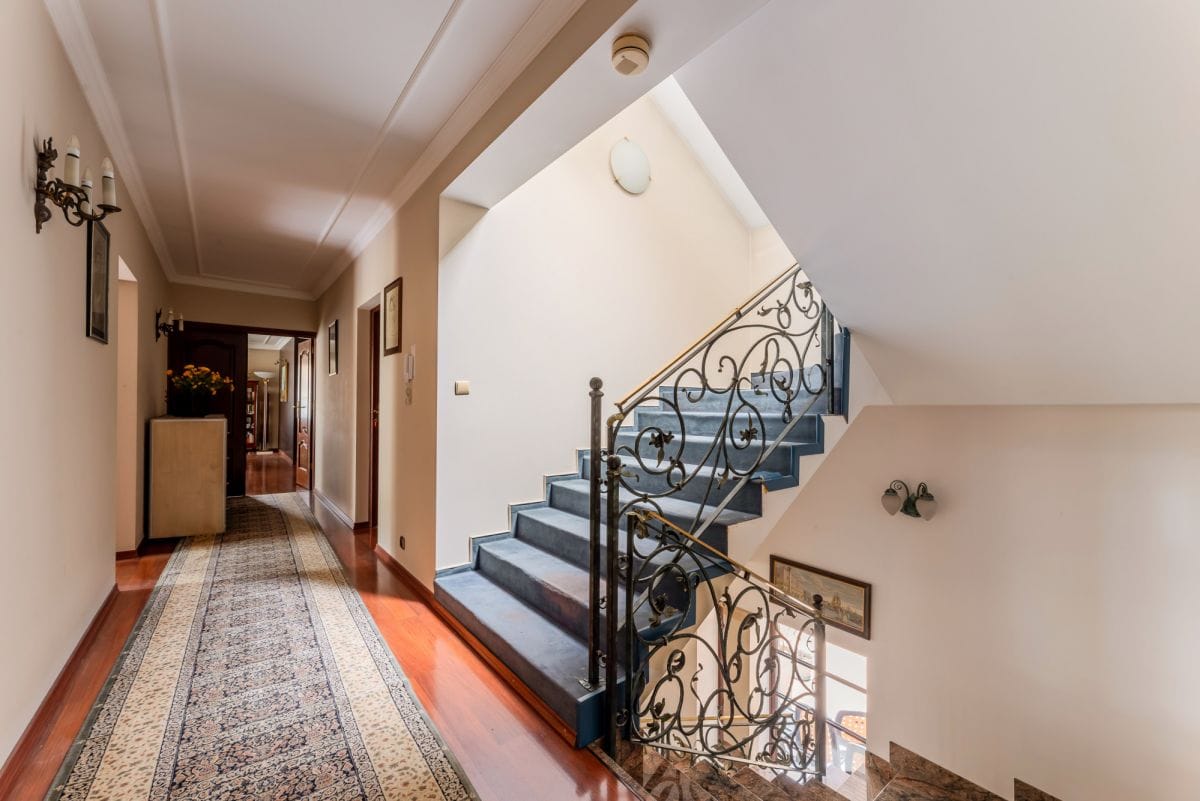 Dom 10 pokojowe na Sprzedaż