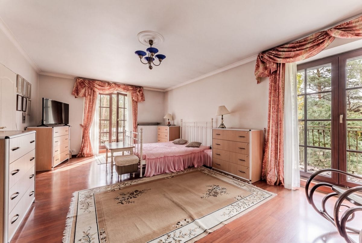 Dom 10 pokojowe na Sprzedaż