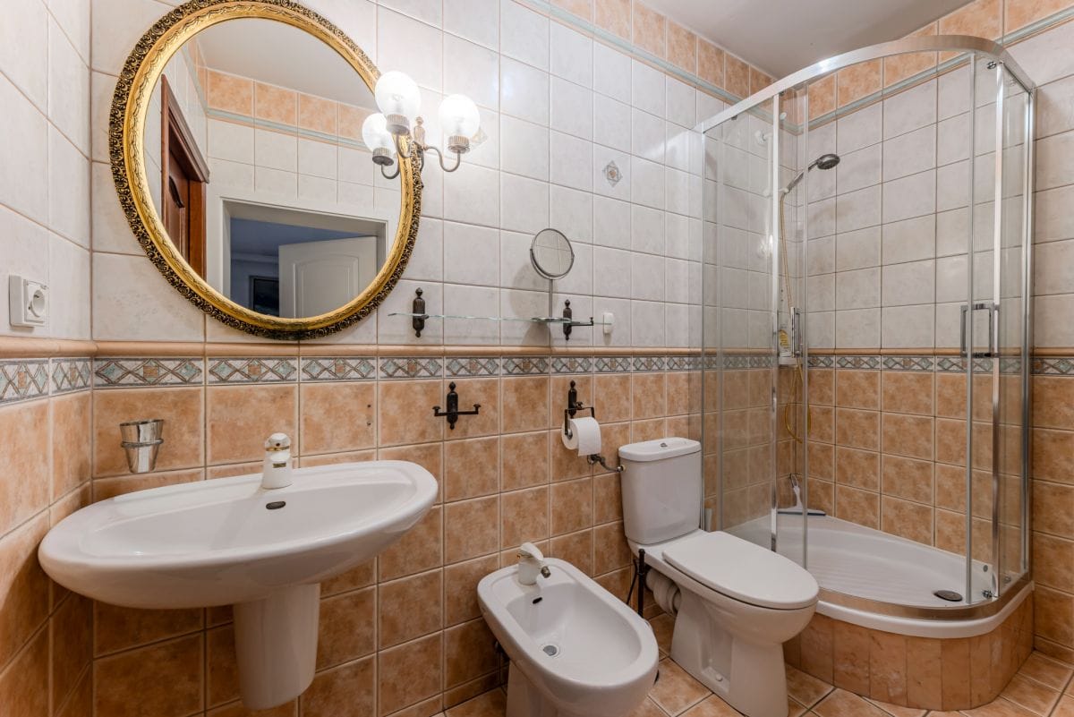 Dom 10 pokojowe na Sprzedaż