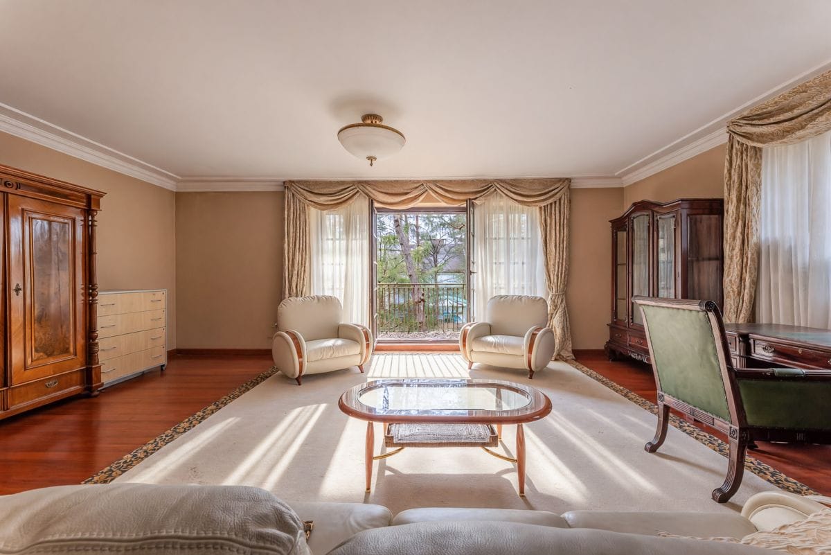 Dom 10 pokojowe na Sprzedaż