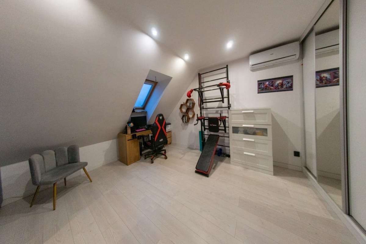 Mieszkanie 4 pokojowe na Sprzedaż