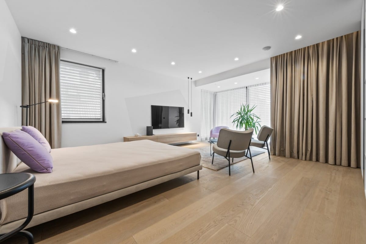 Dom 8 pokojowe na Sprzedaż