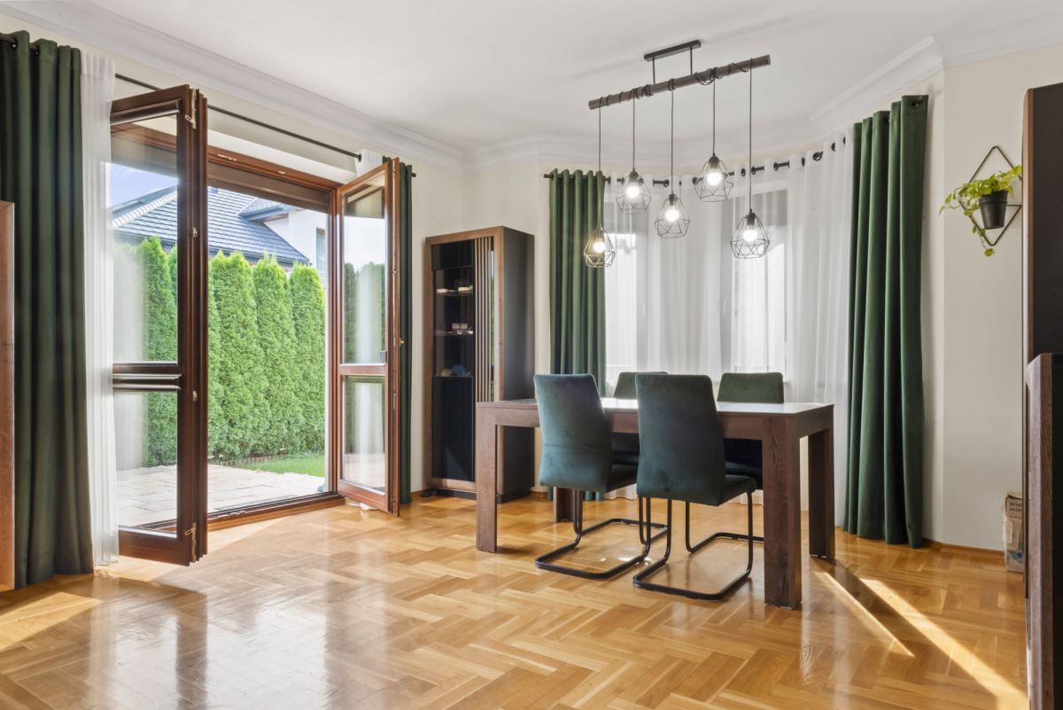 Dom 6 pokojowe na Sprzedaż