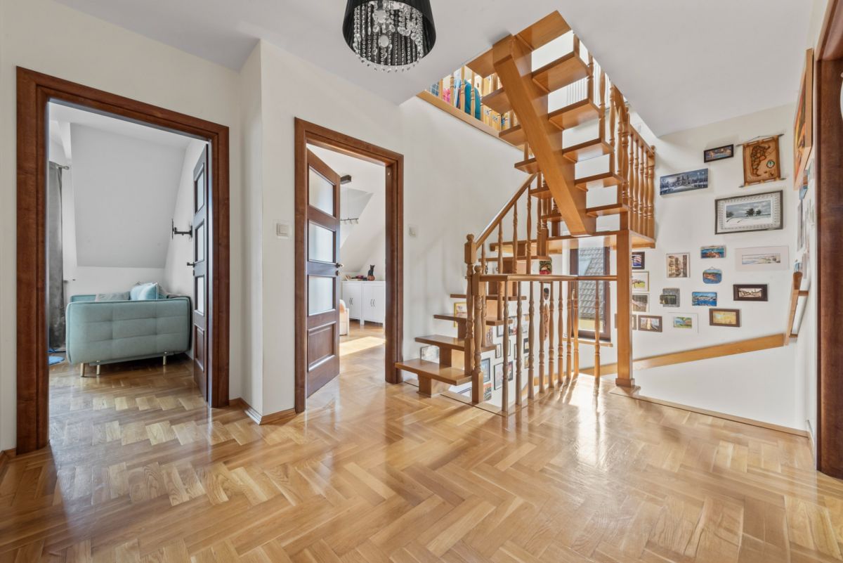 Dom 6 pokojowe na Sprzedaż