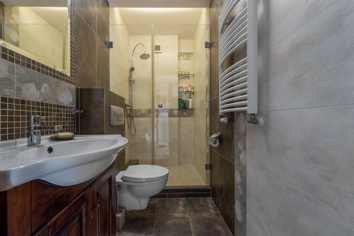 Dom 6 pokojowe na Sprzedaż