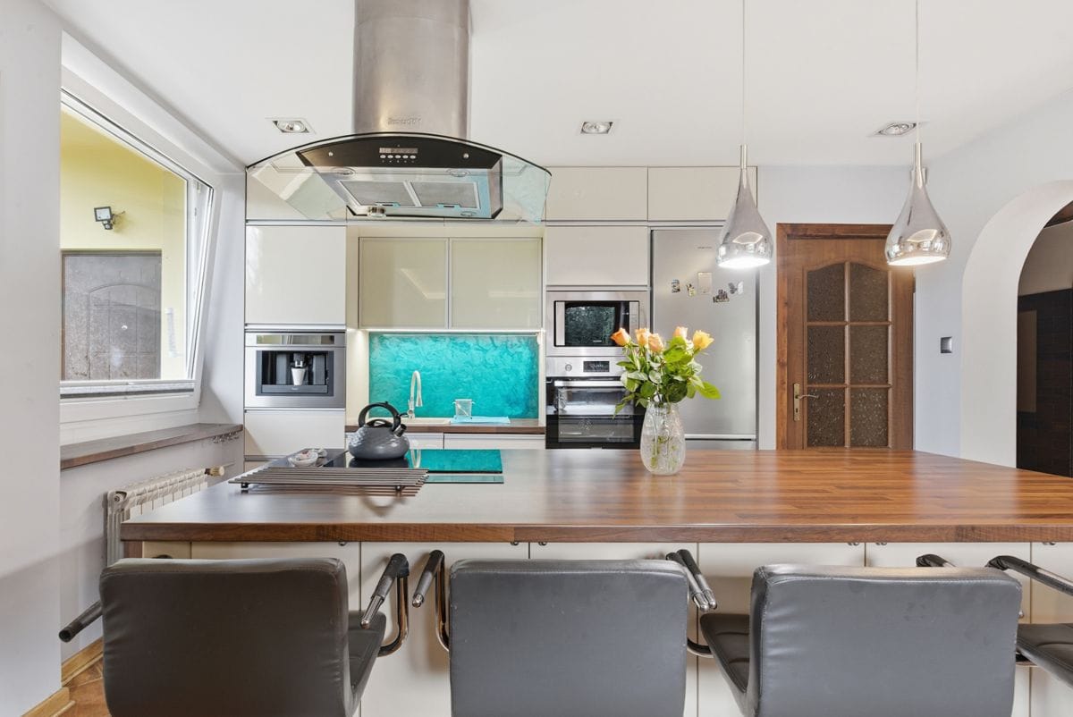 Dom 8 pokojowe na Sprzedaż