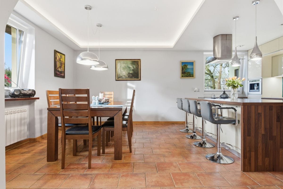 Dom 8 pokojowe na Sprzedaż