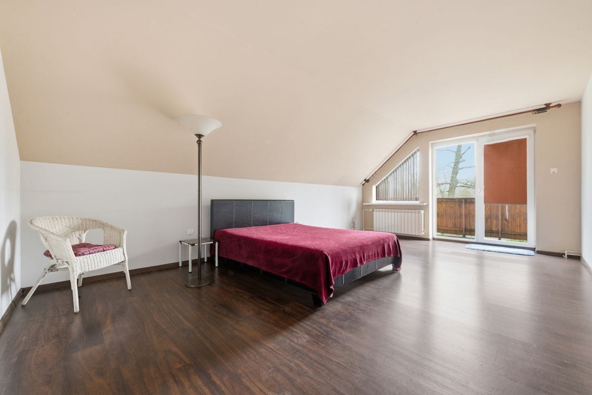 Dom 8 pokojowe na Sprzedaż