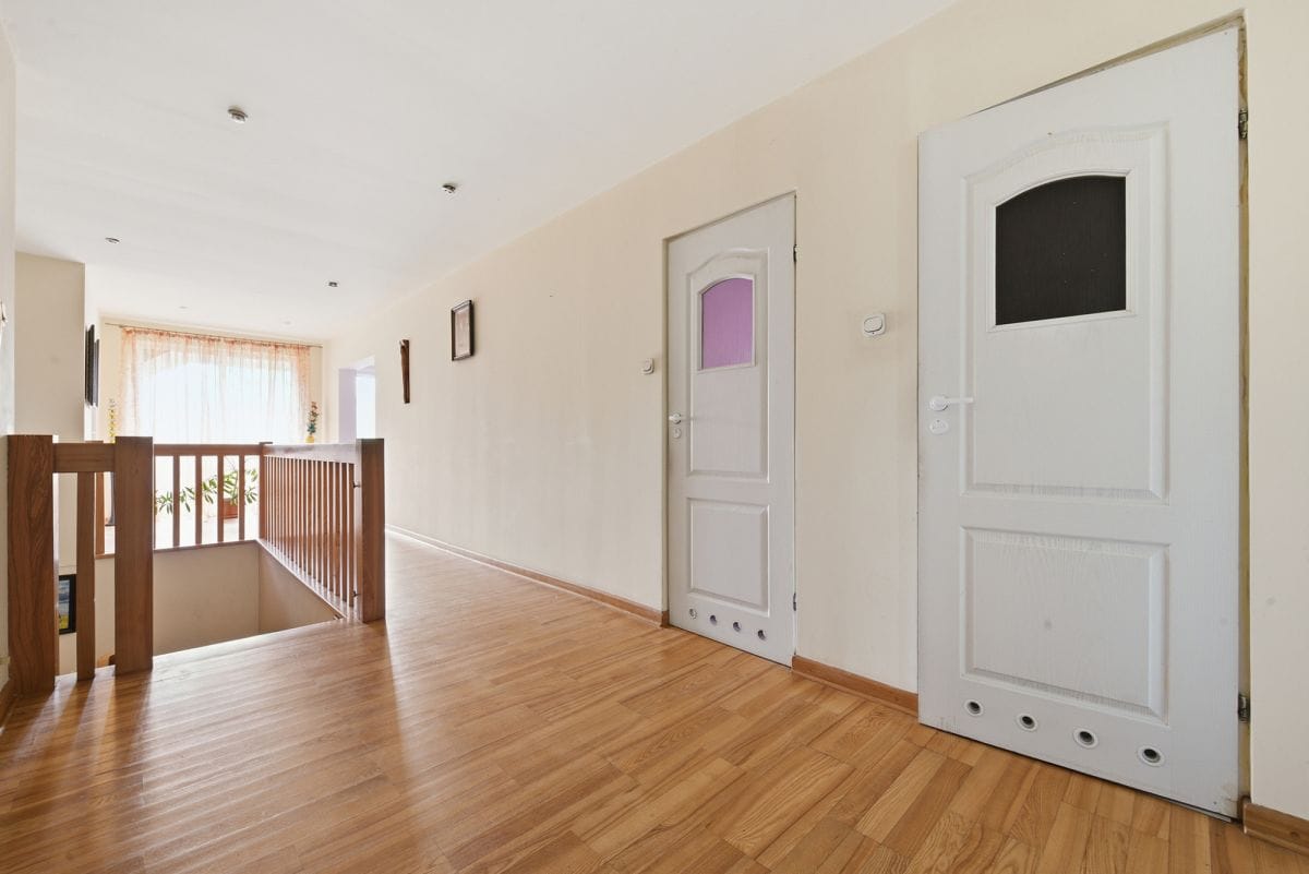 Dom 8 pokojowe na Sprzedaż