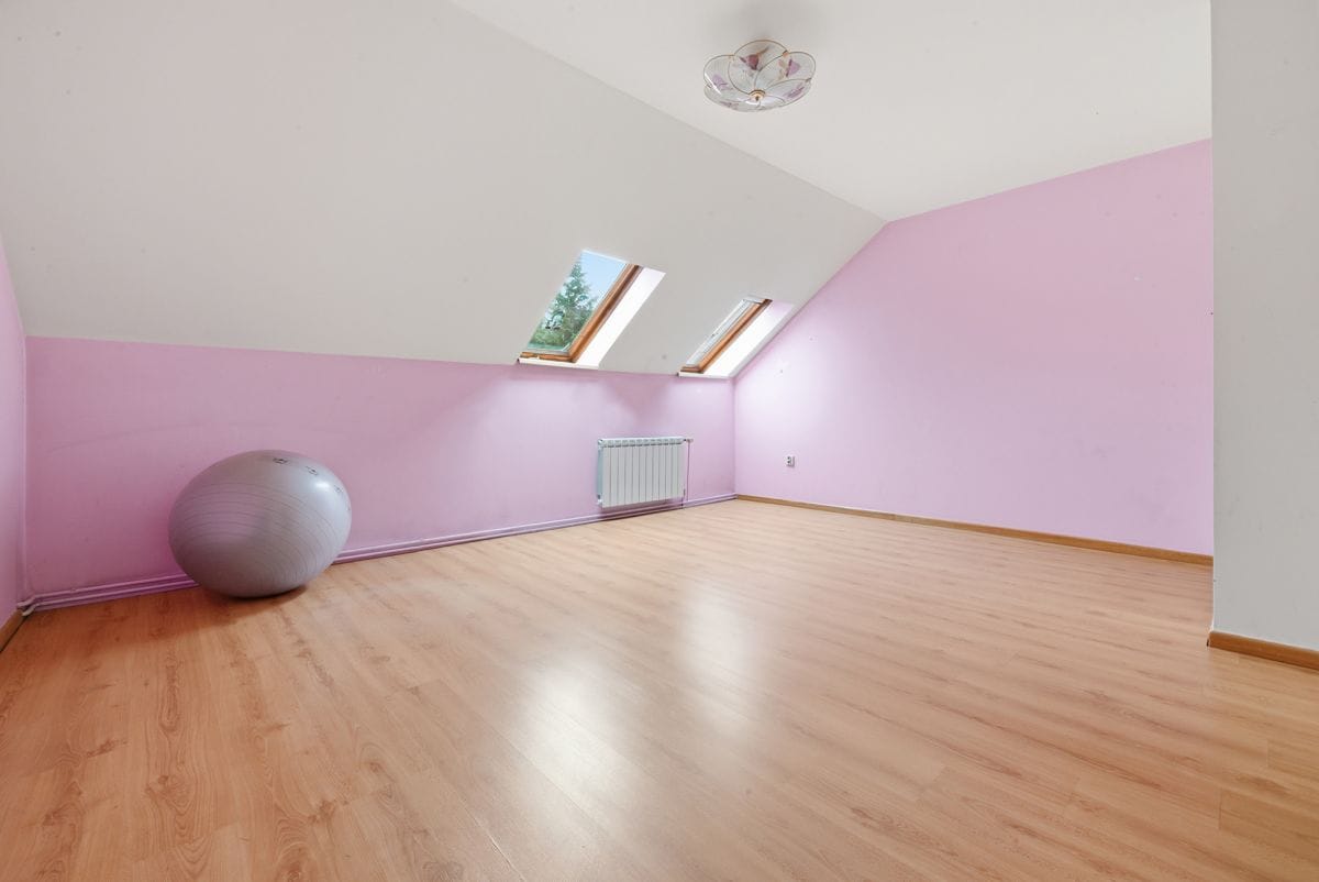 Dom 8 pokojowe na Sprzedaż