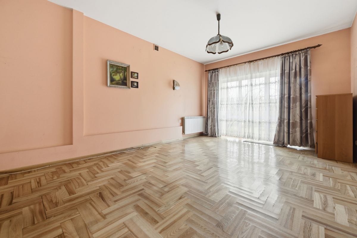 Dom 8 pokojowe na Sprzedaż