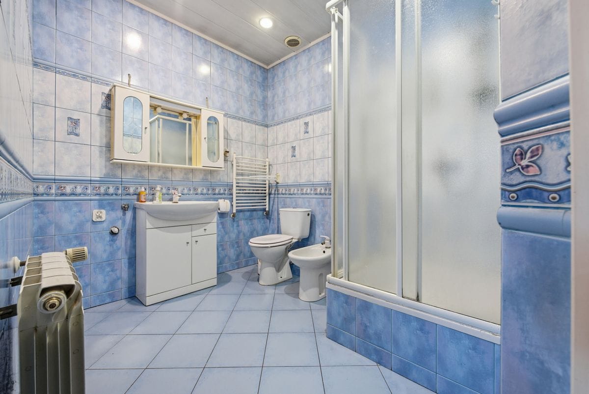 Dom 8 pokojowe na Sprzedaż