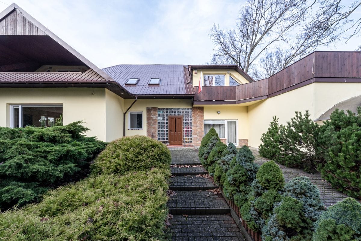 Dom 8 pokojowe na Sprzedaż