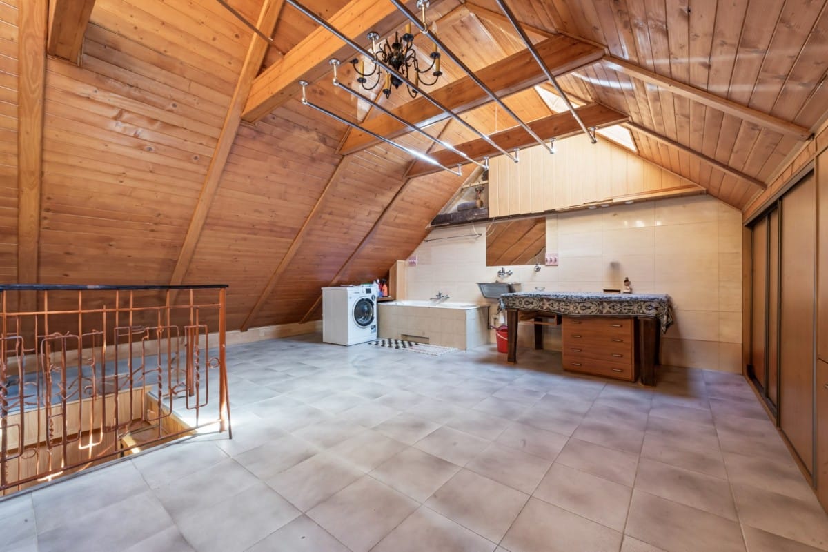 Dom 7 pokojowe na Sprzedaż