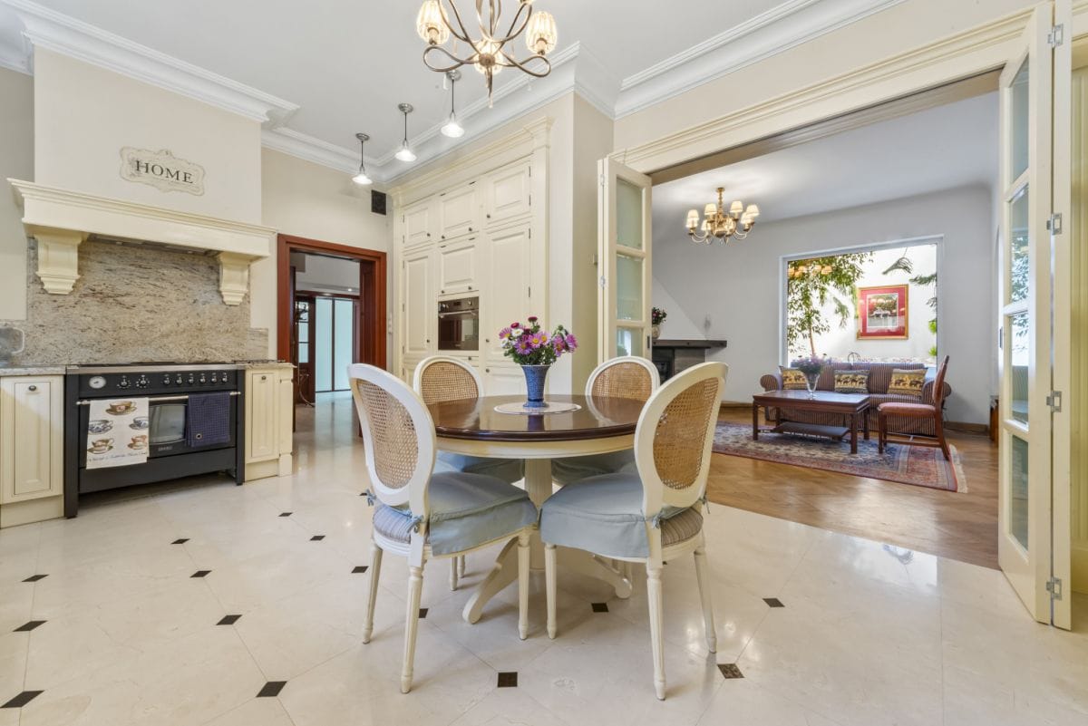 Dom 8 pokojowe na Sprzedaż