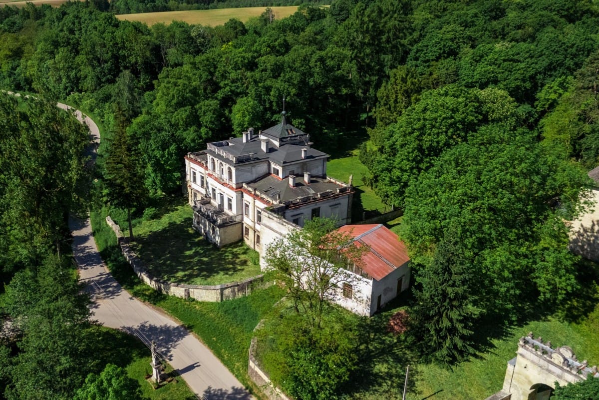 Dom 10 pokojowe na Sprzedaż