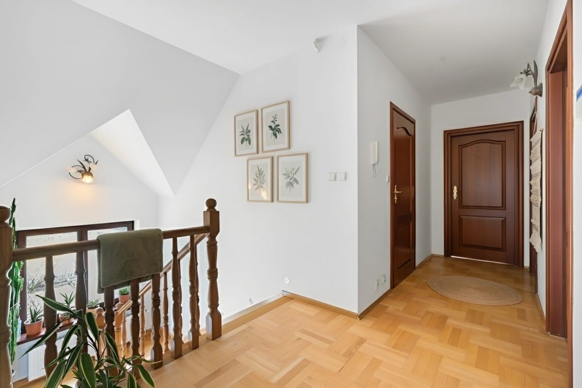 Dom 8 pokojowe na Sprzedaż