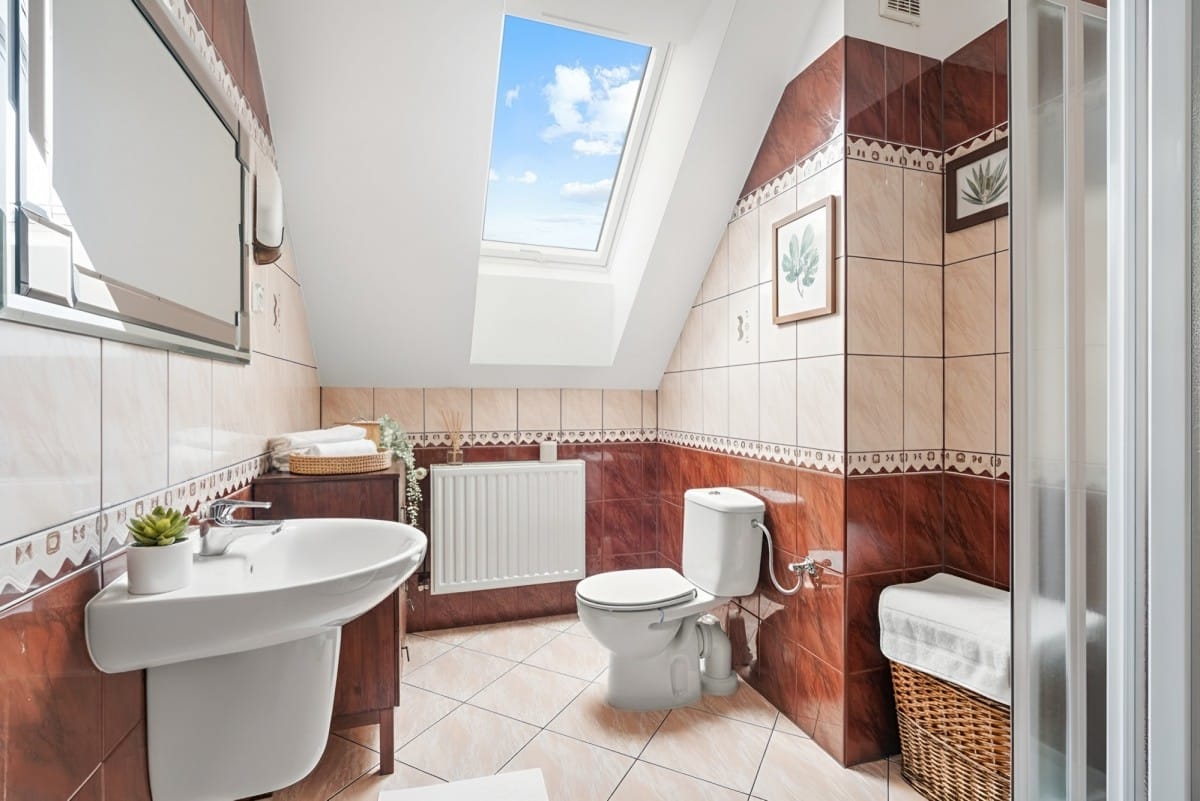 Dom 8 pokojowe na Sprzedaż