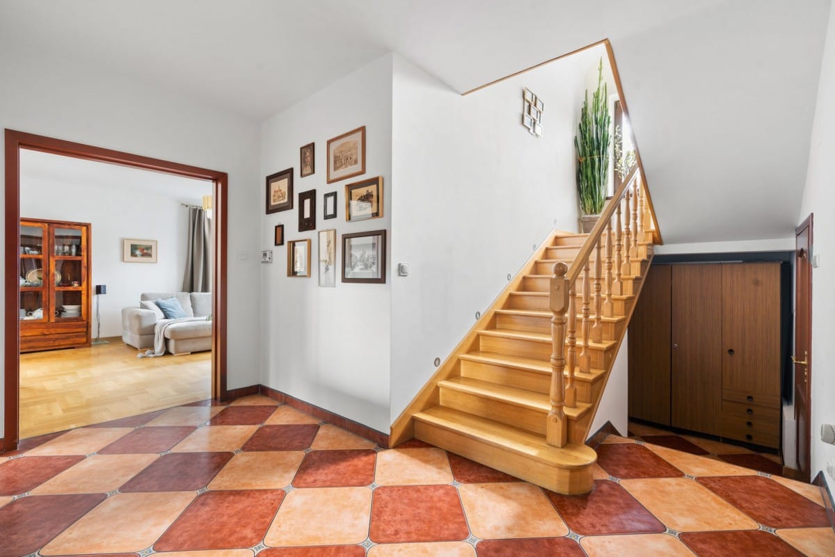 Dom 8 pokojowe na Sprzedaż